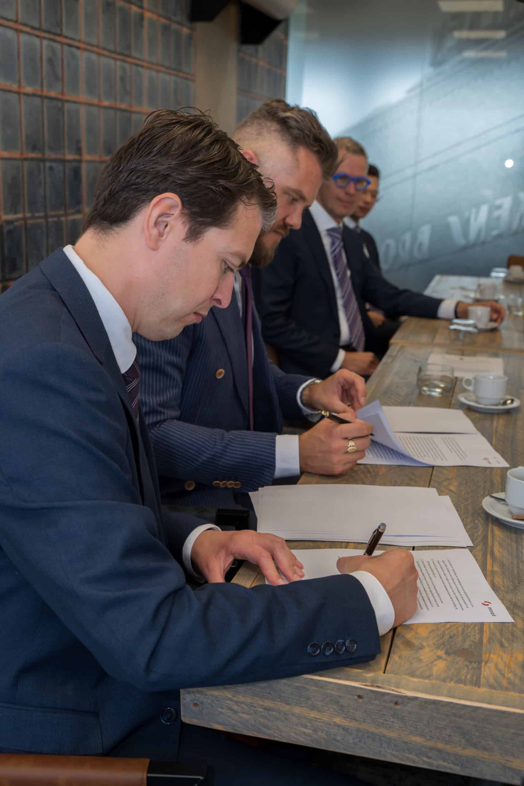 Rini van der perk tekent contract